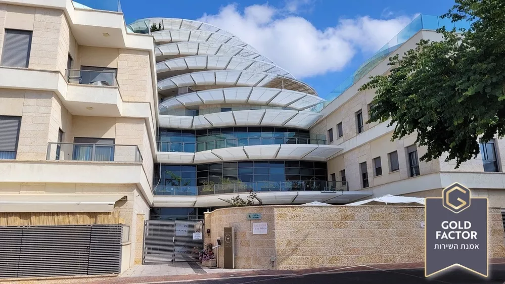 בית אבות סיעודי במודיעין בסטנדרט LUX CARE