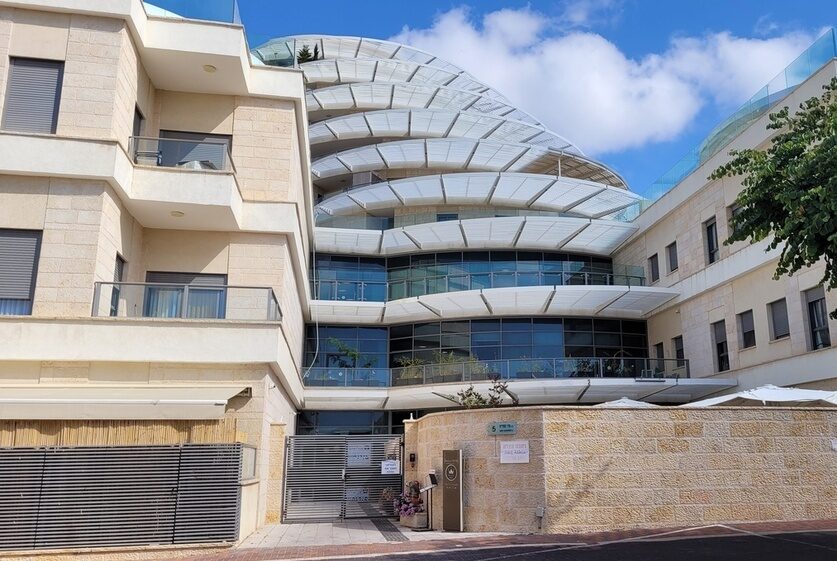 בית אבות סיעודי במודיעין בסטנדרט Lux care