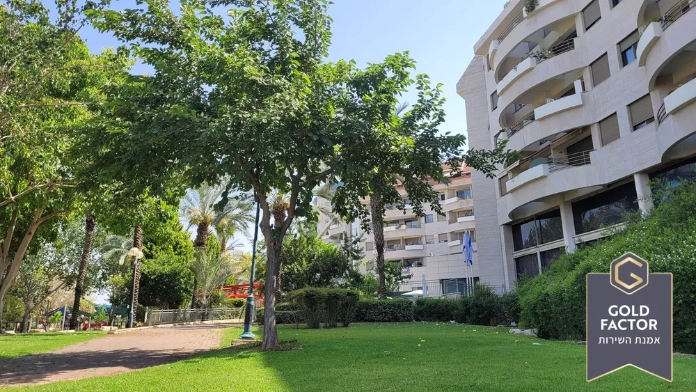 בית אבות סיעודי בשרון בסטנדרט LUX CARE