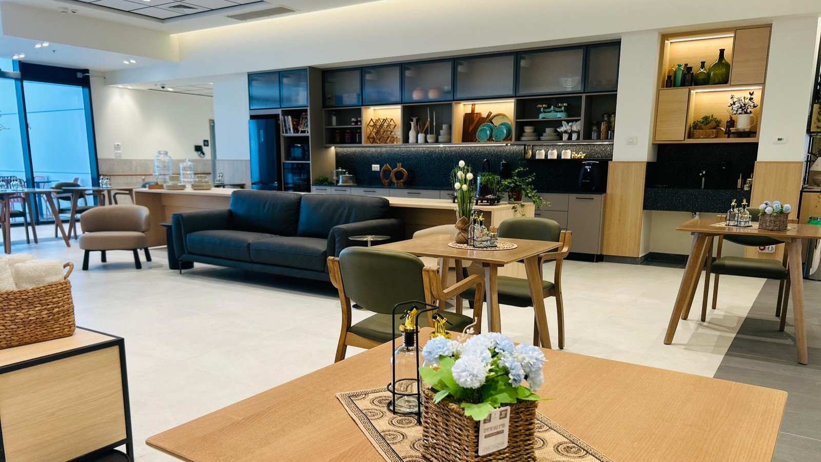 הבית בגבעה – ברחובות