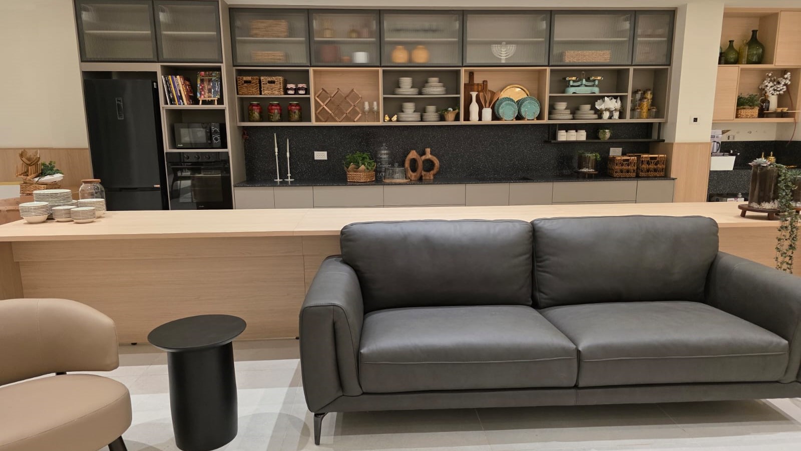 הבית בגבעה – ברחובות