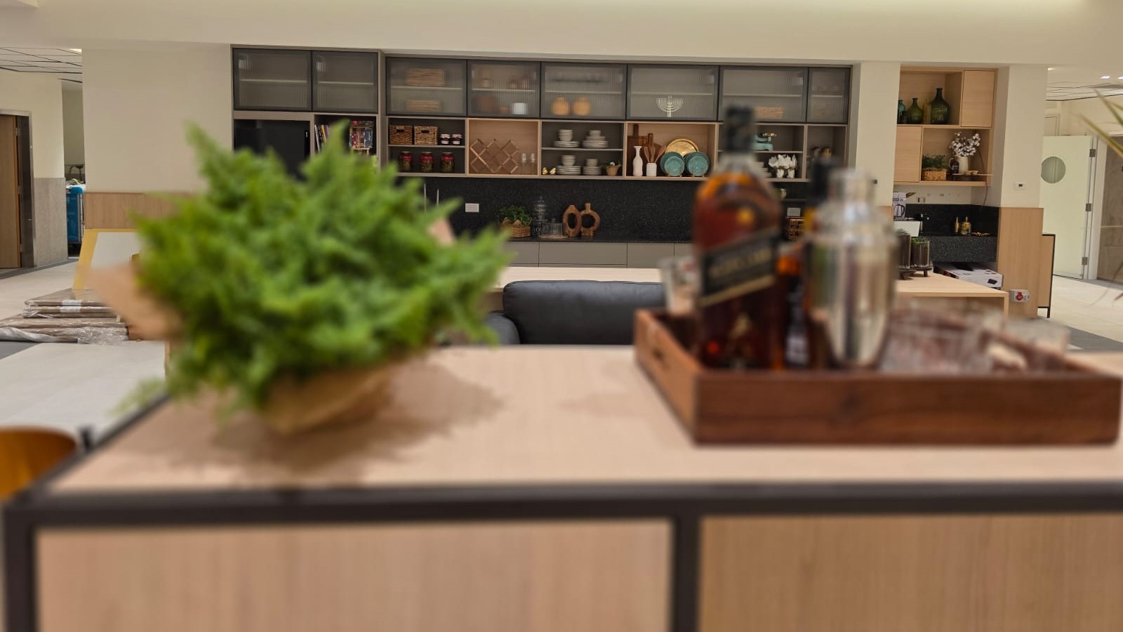 הבית בגבעה – ברחובות